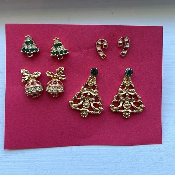 Set of 4 pairs of Christmas Pierced Earrings. - Picture 1 of 2